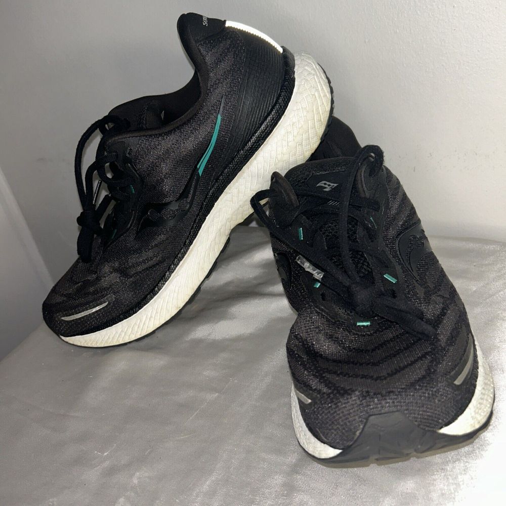 Saucony Triumph 19 Running Shoe Black White S10678-10 Womens Size 11